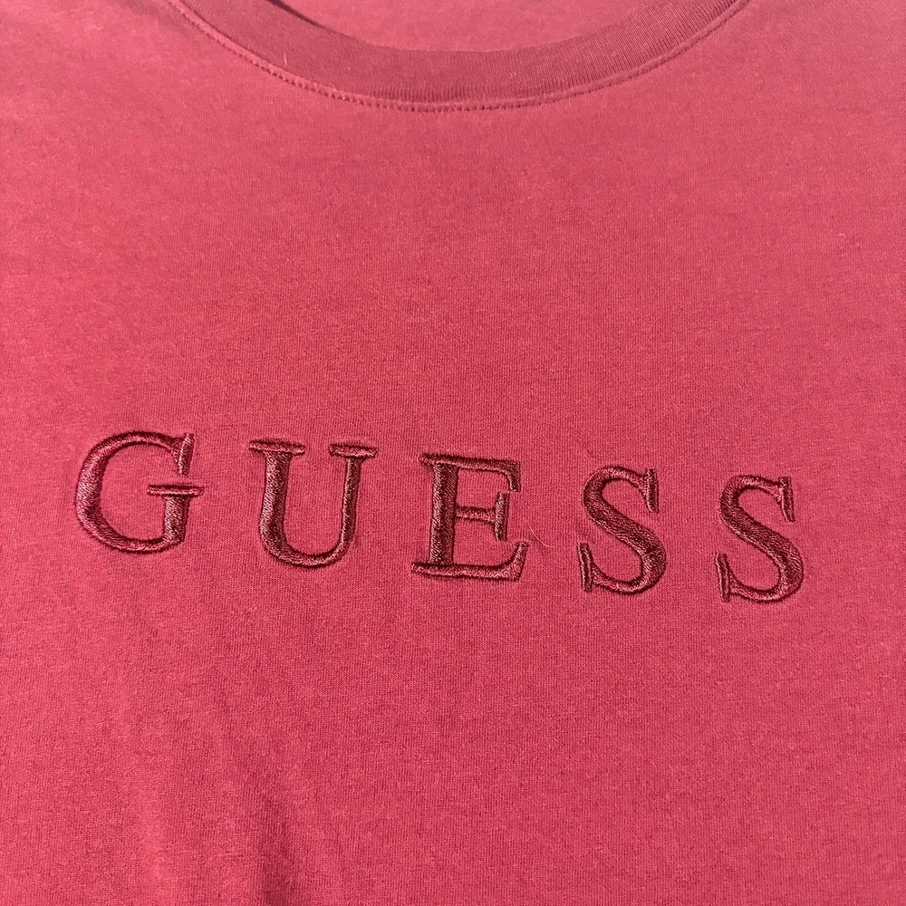 Guess Men's Crewneck Short Sleeve Shirt Size XL Embroidered Logo Red - Picture 2 of 8